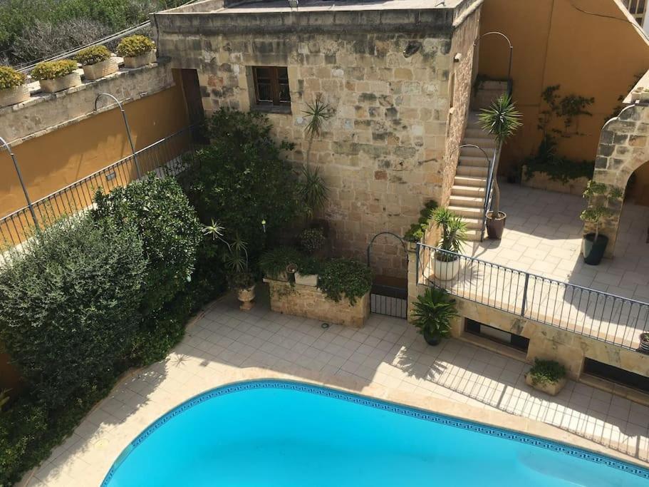 Studio Apartment With Pool In House Of Character. Birkirkara Exterior photo